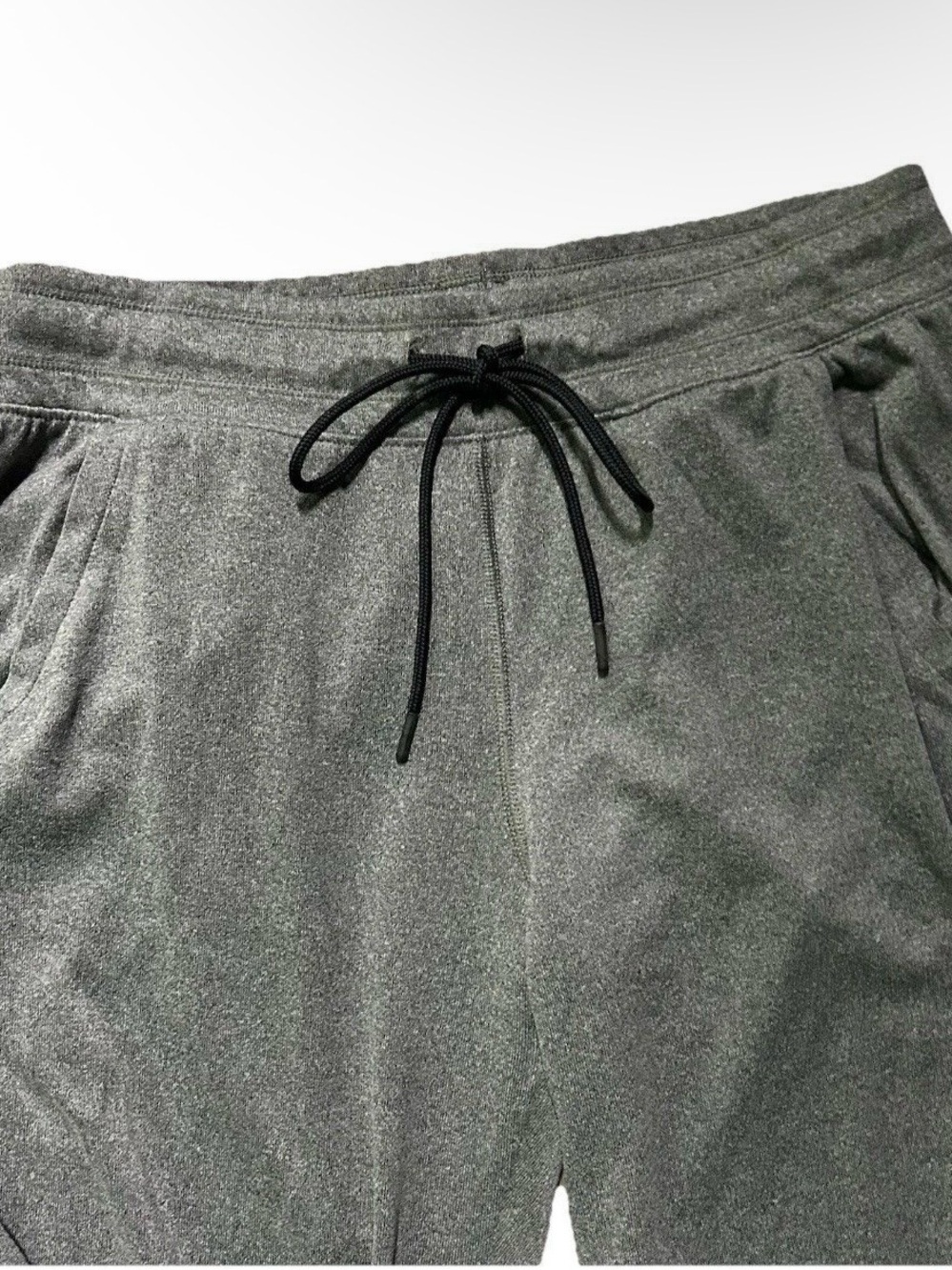 Men’s Under Armour Grey Heat Gear Joggers Sweatpants Size Medium - Picture 2 of 3